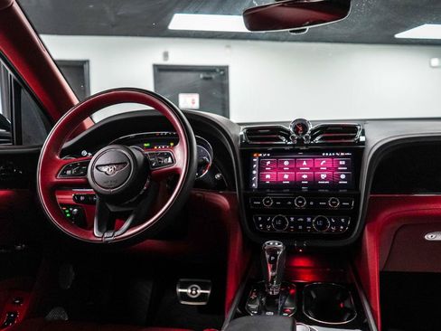 Used 2022 Bentley Bentayga AWD/4WD image 15