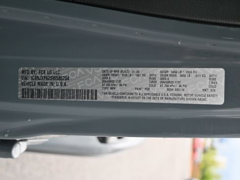 Used 2025 Jeep Wrangler Unlimited Sahara w/ Safety Group AWD/4WD image 17