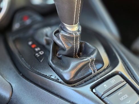 Used 2020 Chevrolet Camaro LT image 27