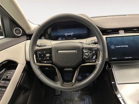 Used 2025 Land Rover Range Rover Evoque S image 12