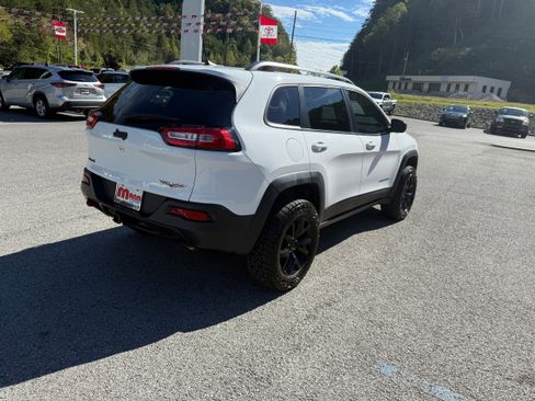 Used 2017 Jeep Cherokee Trailhawk w/ Trailer Tow Group image 8