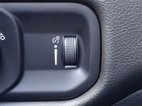 Used 2024 RAM 2500 Tradesman w/ Chrome Appearance Group image 23