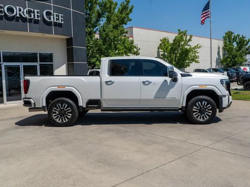 Used 2025 GMC Sierra 3500 Denali Ultimate AWD/4WD image 8