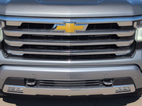 Certified 2025 Chevrolet Silverado 1500 High Country w/ High Country Premium Package image 10