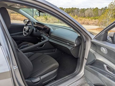 Used 2024 Hyundai Elantra SEL image 36