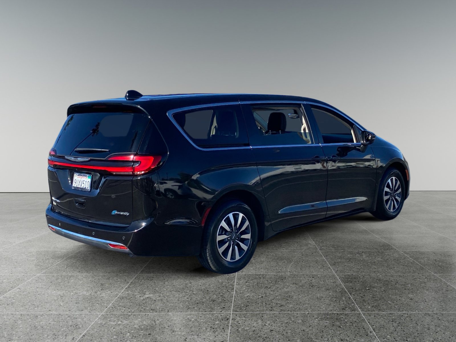 Used 2023 Chrysler Pacifica Touring-L FWD image 5