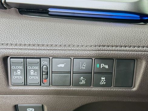 Used 2020 Honda Odyssey Elite image 12