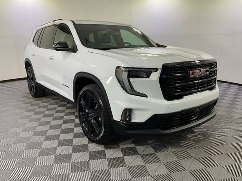 Used 2025 GMC Acadia Elevation w/ Elevation Premium Package AWD/4WD image 3
