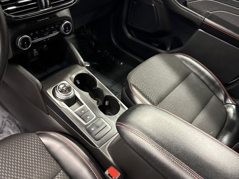 Used 2024 Ford Escape ST-Line w/ Equipment Group 301A image 10