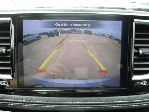Used 2024 Chrysler Pacifica Limited FWD image 29