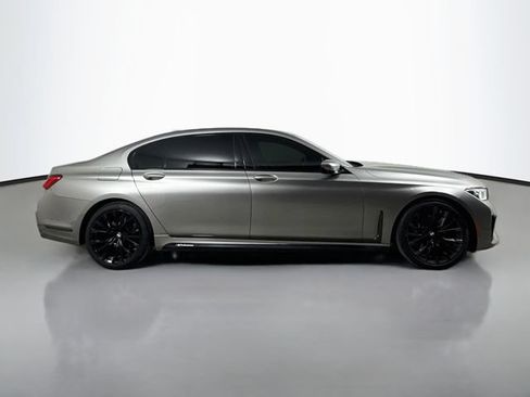 Used 2022 BMW 740i w/ M Sport Package RWD image 4