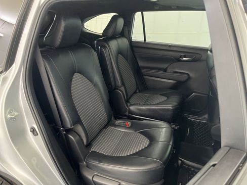 Used 2023 Toyota Highlander XSE AWD/4WD image 22