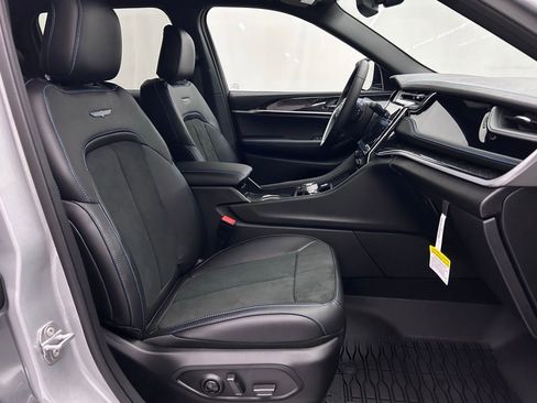 New 2025 Jeep Grand Cherokee Trailhawk w/ Advanced Protech Group II image 28