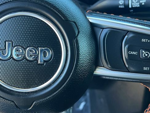 Certified 2022 Jeep Gladiator Mojave w/ Cold Weather Group image 20