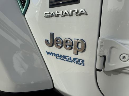 Used 2022 Jeep Wrangler Unlimited Sahara w/ Cold Weather Group image 15