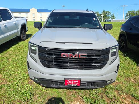 Used 2024 GMC Sierra 1500 Elevation AWD/4WD image 2