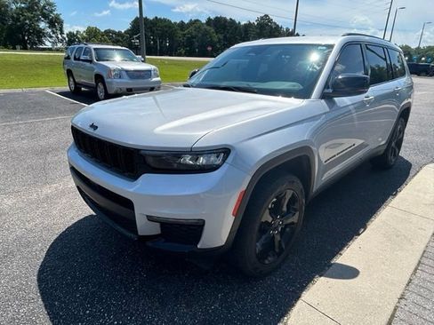 Used 2024 Jeep Grand Cherokee L Limited w/ Black Appearance Package RWD image 8
