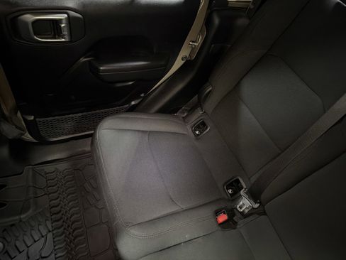 Used 2020 Jeep Gladiator Sport w/ Quick Order Package 24S image 12