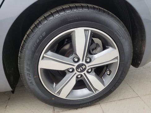 Used 2018 Kia Forte S image 31