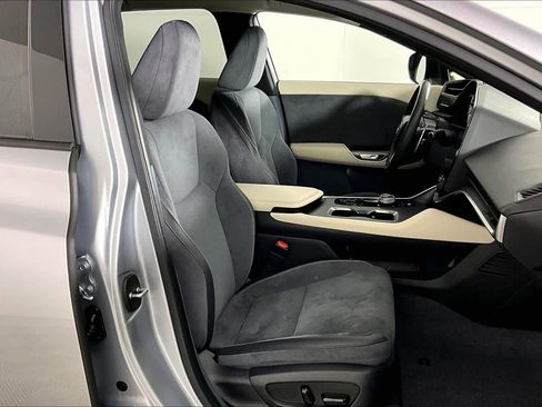 Used 2023 Lexus RZ 450e Premium image 8