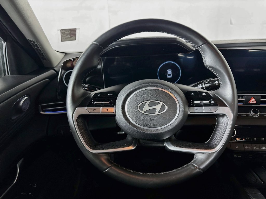 Used 2025 Hyundai Elantra SEL FWD image 13