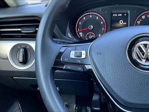 Used 2022 Volkswagen Passat 2.0T SE image 10