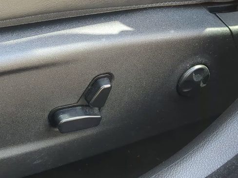 Used 2020 Chrysler 300 S image 21