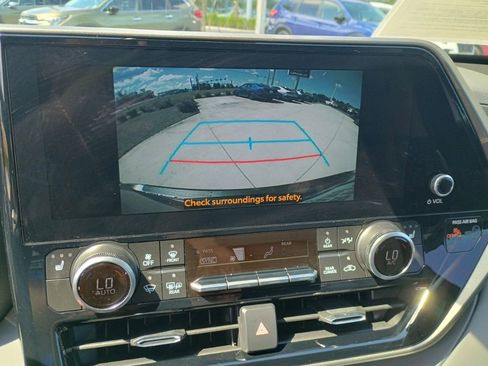 Used 2025 Toyota Highlander XLE AWD/4WD image 31