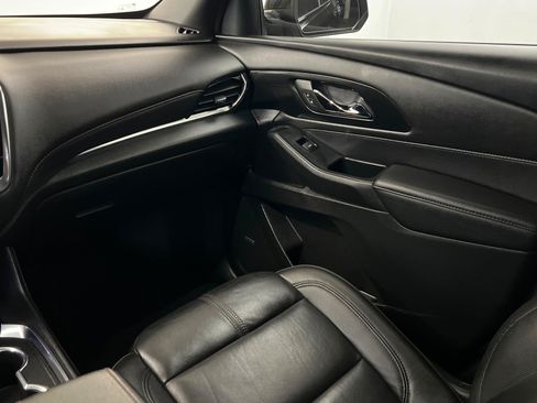Used 2023 Chevrolet Traverse RS FWD image 11