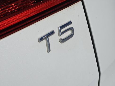 Used 2021 Volvo XC60 T5 Inscription w/ Advanced Package image 14