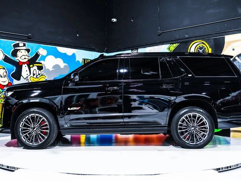 Used 2024 Cadillac Escalade V AWD/4WD image 8