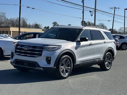 New 2026 Ford Explorer Active w/ Active Comfort Package image 2