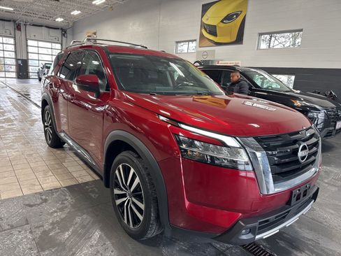 Certified 2023 Nissan Pathfinder Platinum image 17