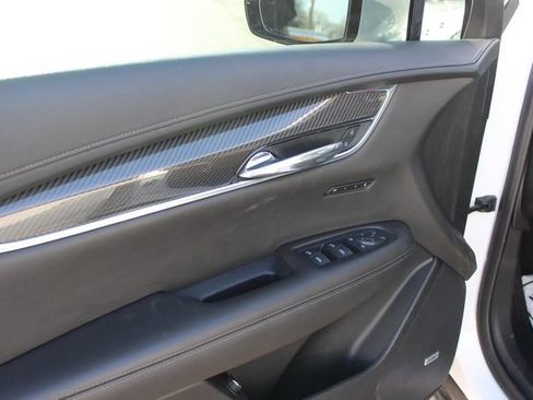 Used 2021 Cadillac XT6 Sport image 18