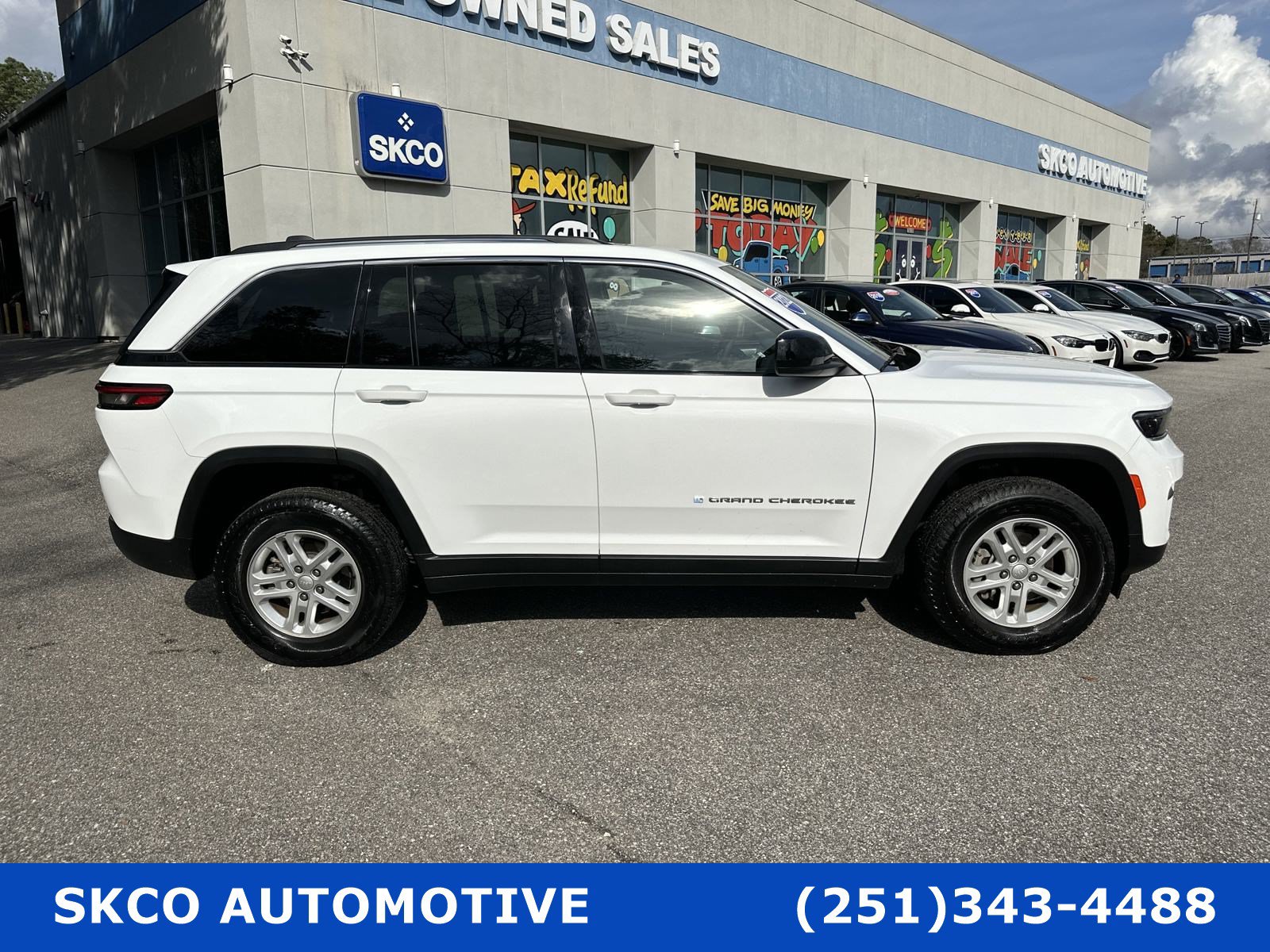 Used 2022 Jeep Grand Cherokee Laredo AWD/4WD image 6