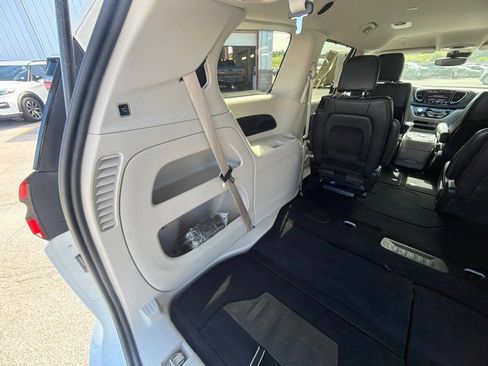 Used 2024 Chrysler Pacifica Touring-L FWD image 56