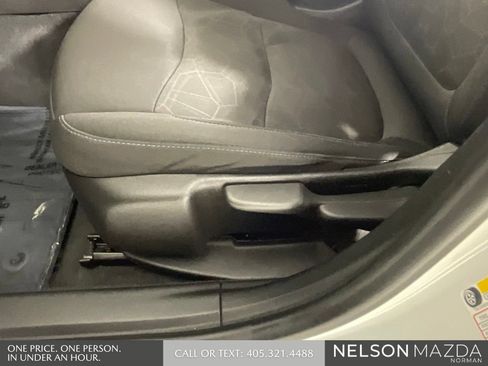 Used 2018 Chevrolet Volt LT w/ Comfort Package FWD image 25