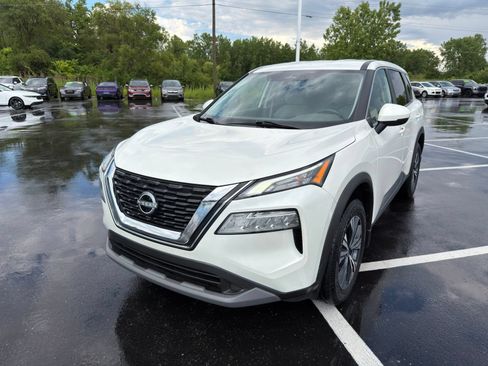 Used 2023 Nissan Rogue SV AWD/4WD image 2