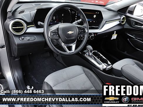 Certified 2025 Chevrolet Trax LT w/ Driver Confidence Package FWD image 5
