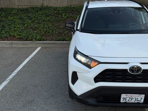 Used 2021 Toyota RAV4 LE image 7