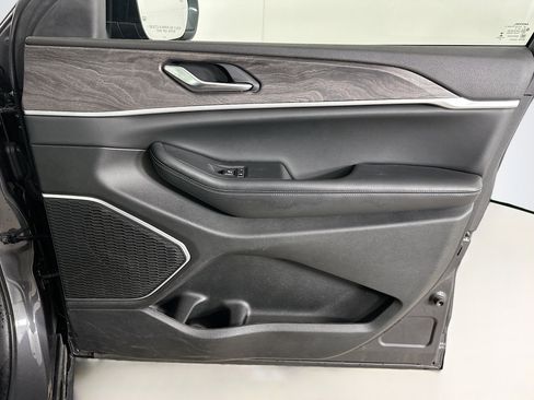 Used 2022 Jeep Grand Cherokee L Limited w/ Luxury Tech Group II image 33