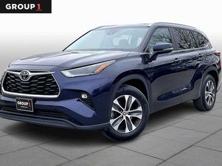 Used 2023 Toyota Highlander XLE FWD video 1