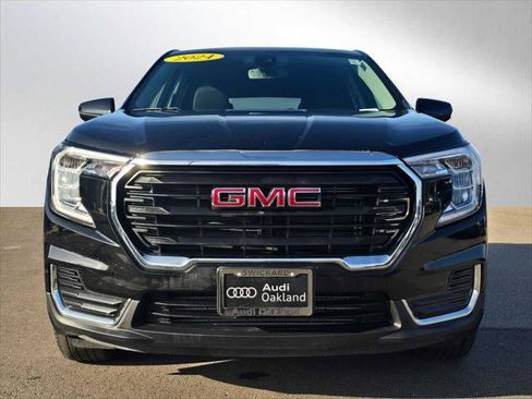 Used 2024 GMC Terrain SLE image 8
