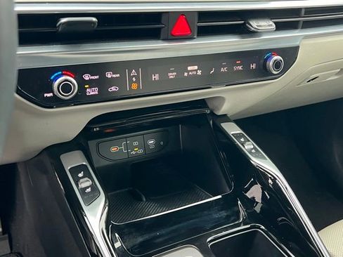 Certified 2025 Kia Sorento SX Prestige image 22