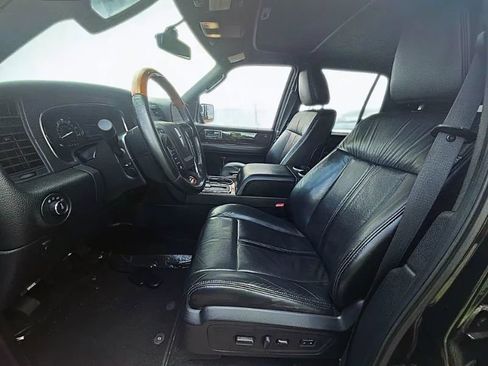 Used 2016 Lincoln Navigator Select image 5