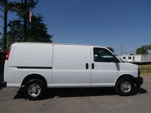 Used 2020 Chevrolet Express 2500 w/ Safety Package RWD image 4