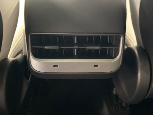 Used 2021 Tesla Model Y Long Range AWD/4WD image 26