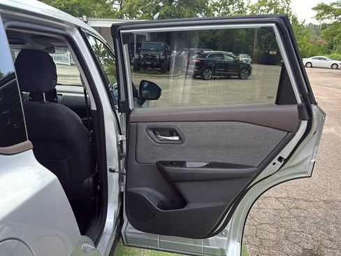 Used 2021 Nissan Rogue SV FWD image 20