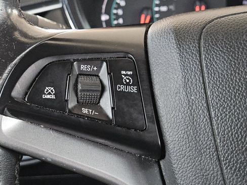 Used 2020 Chevrolet Trax LT w/ LT Convenience Package image 18