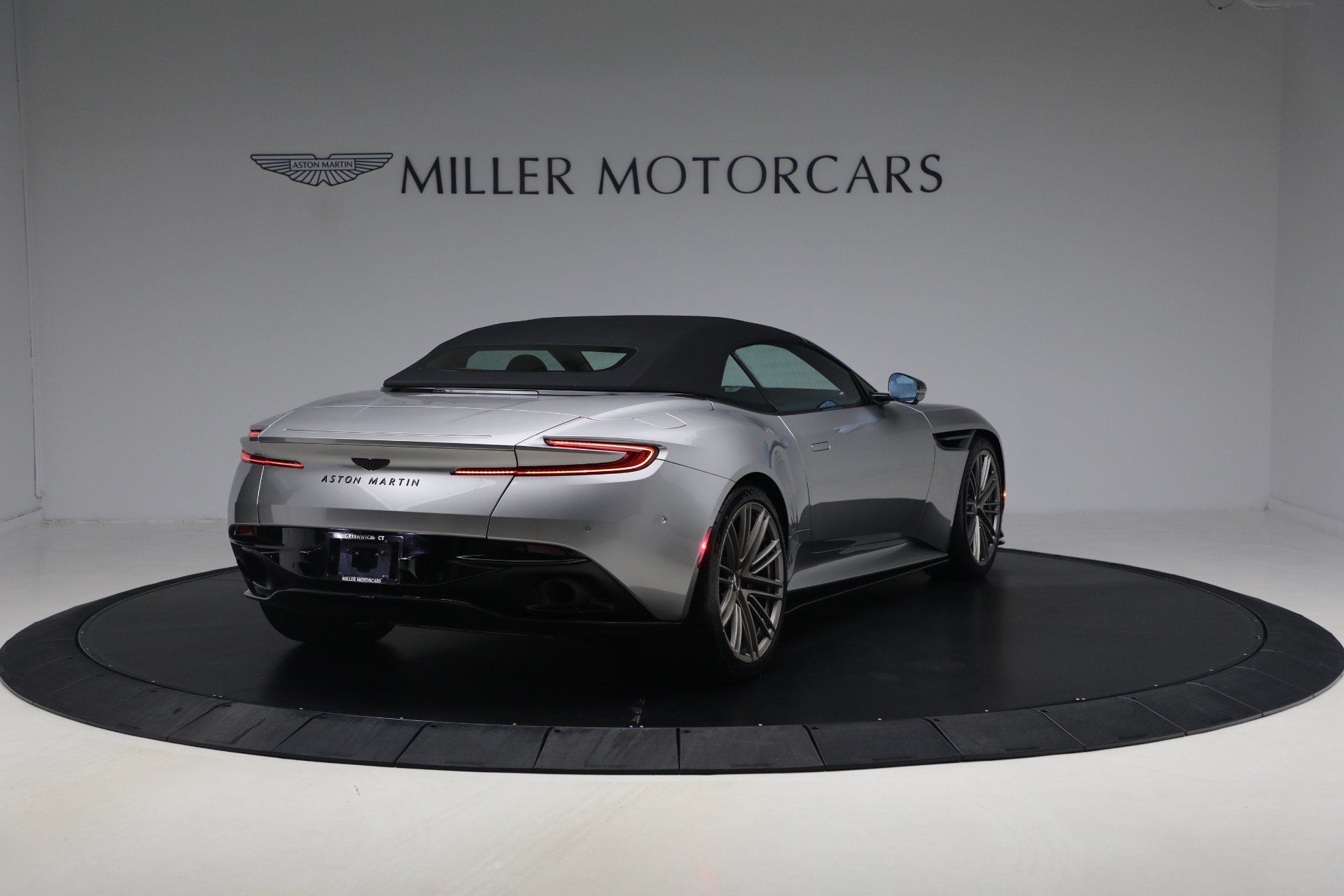 Used 2024 Aston Martin DB12 Convertible RWD image 20